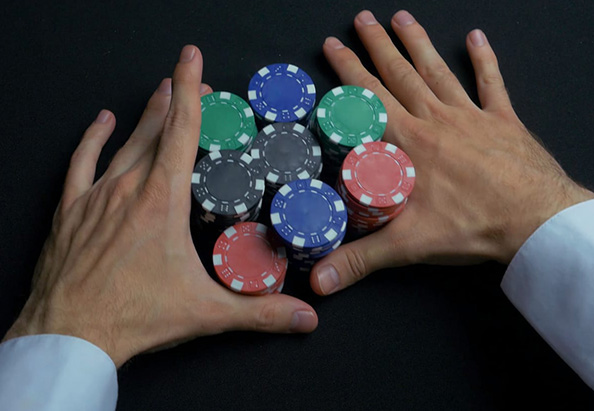 Play Your Sets of Queens Aggressively